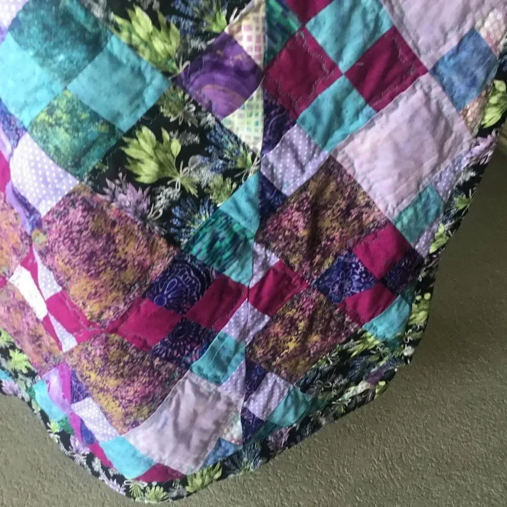 NWT Hand Crafted Lavender Florals With Gorgeous Coordinating Colors Quilt